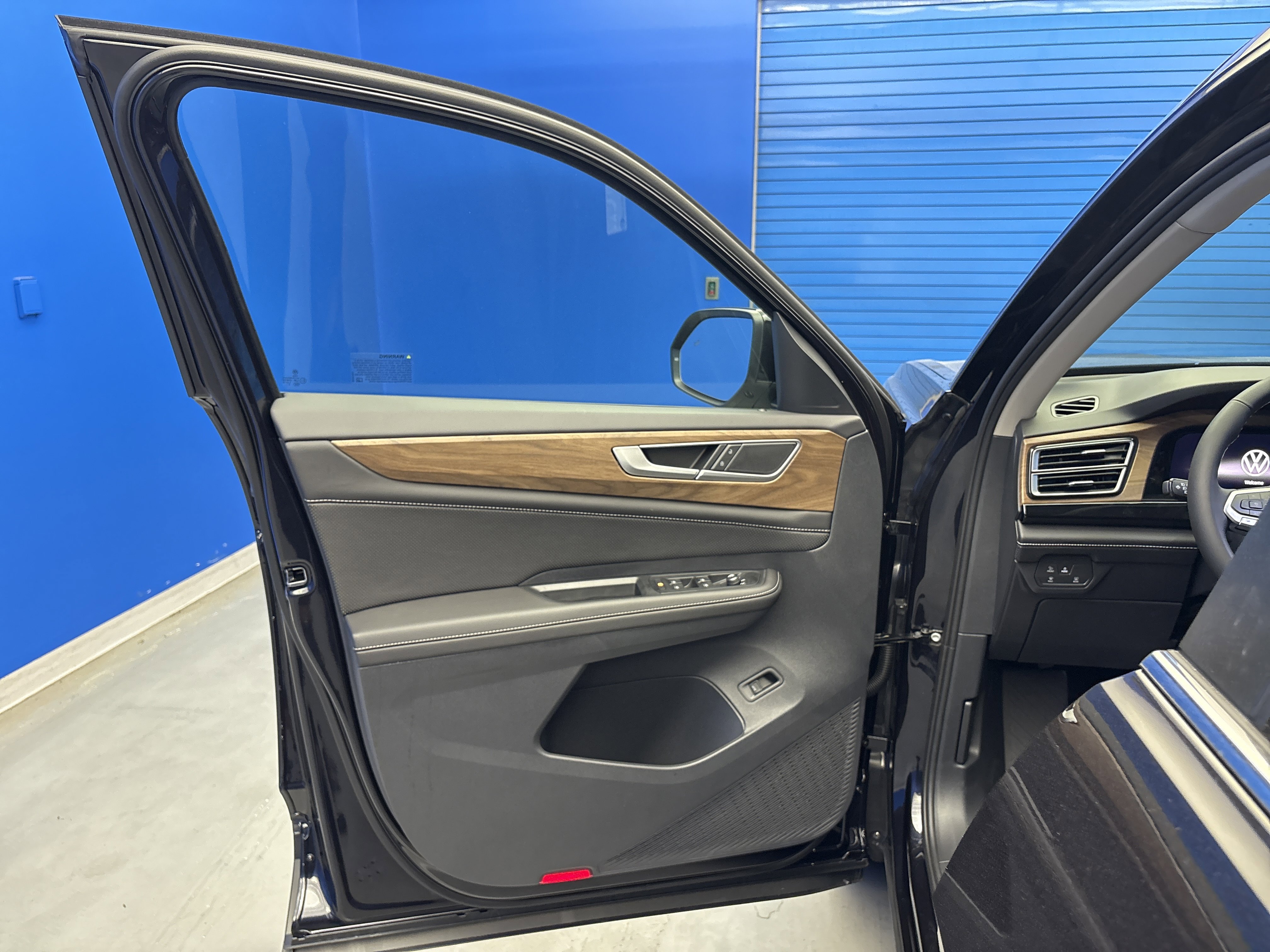 2026 Volkswagen Atlas SE Technology photo 8