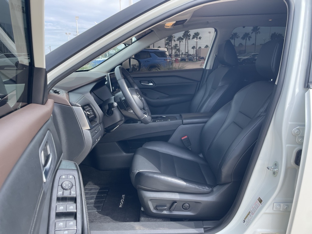 2023 Nissan Rogue SV photo 13