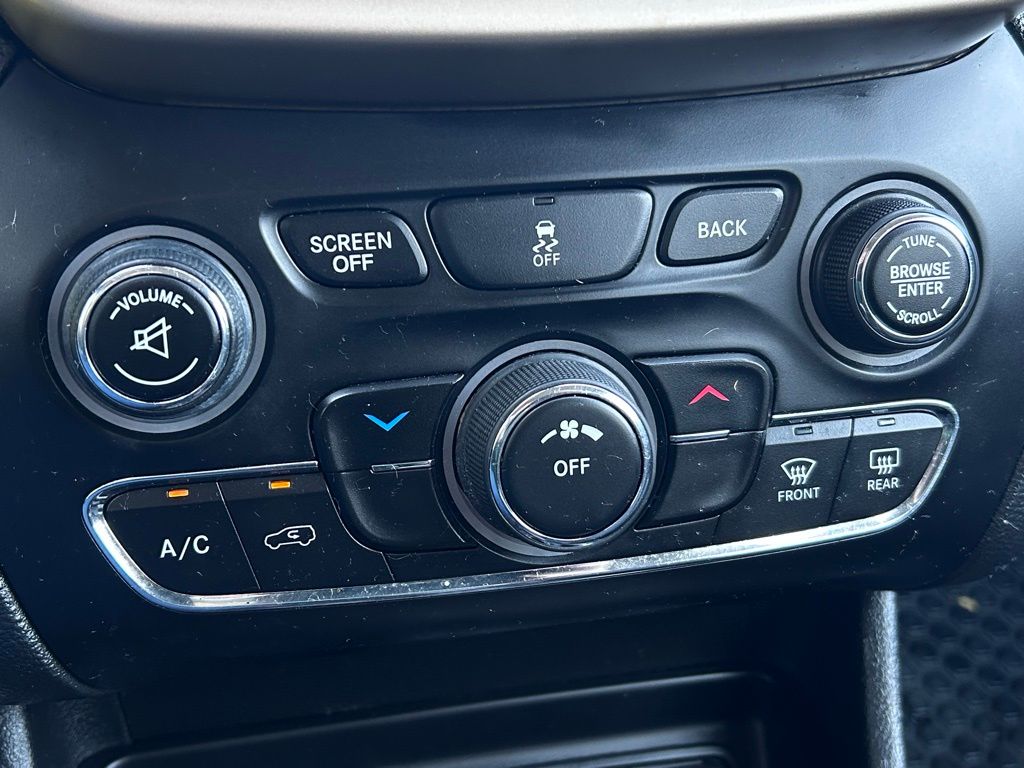 2014 Jeep Cherokee Latitude photo 26