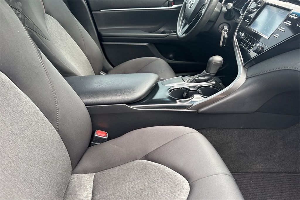 2019 Toyota Camry LE photo 14