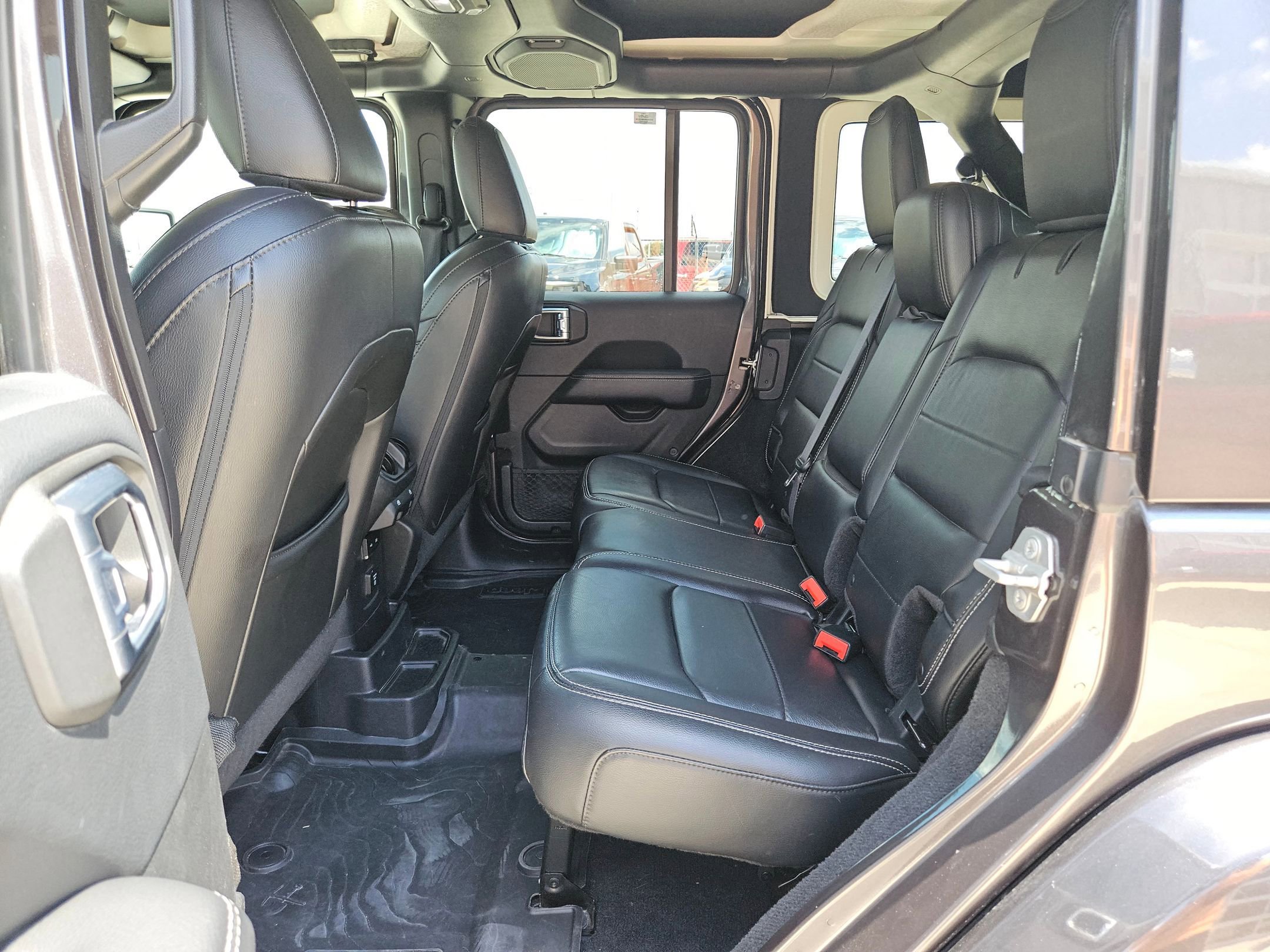 2018 Jeep Wrangler Unlimited Sahara photo 13
