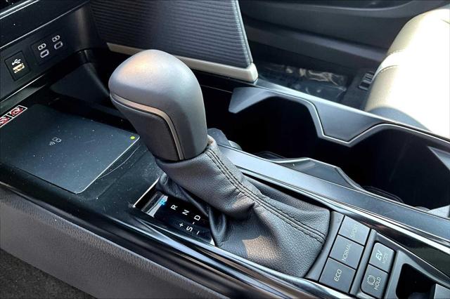 2025 Toyota Camry SE photo 16