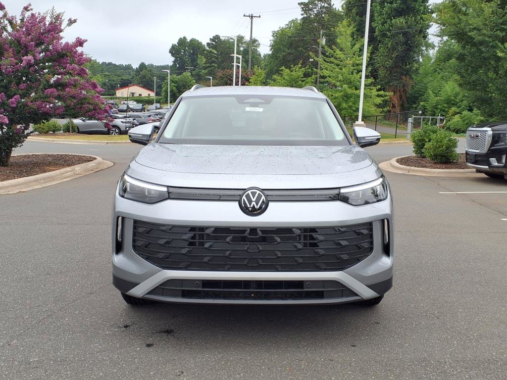 2025 Volkswagen Tiguan S photo 2