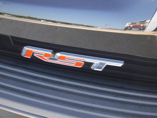 2022 Chevrolet Suburban RST photo 8