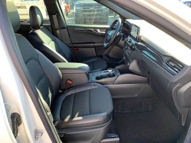 2025 Ford Escape ST-Line photo 30