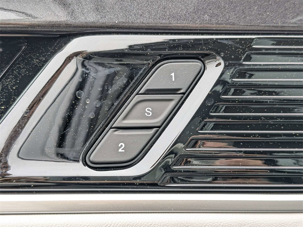 2024 Jeep Wagoneer Base photo 23