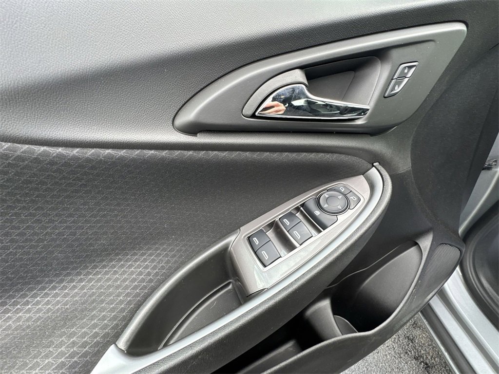 2025 Chevrolet Malibu LS photo 12