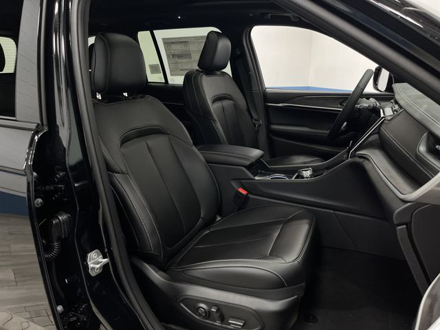 2025 Jeep Grand Cherokee Limited photo 28