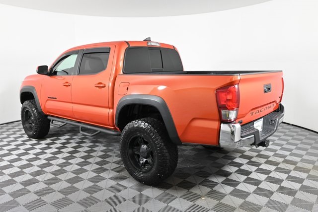 2017 Toyota Tacoma TRD Off-Road photo 8