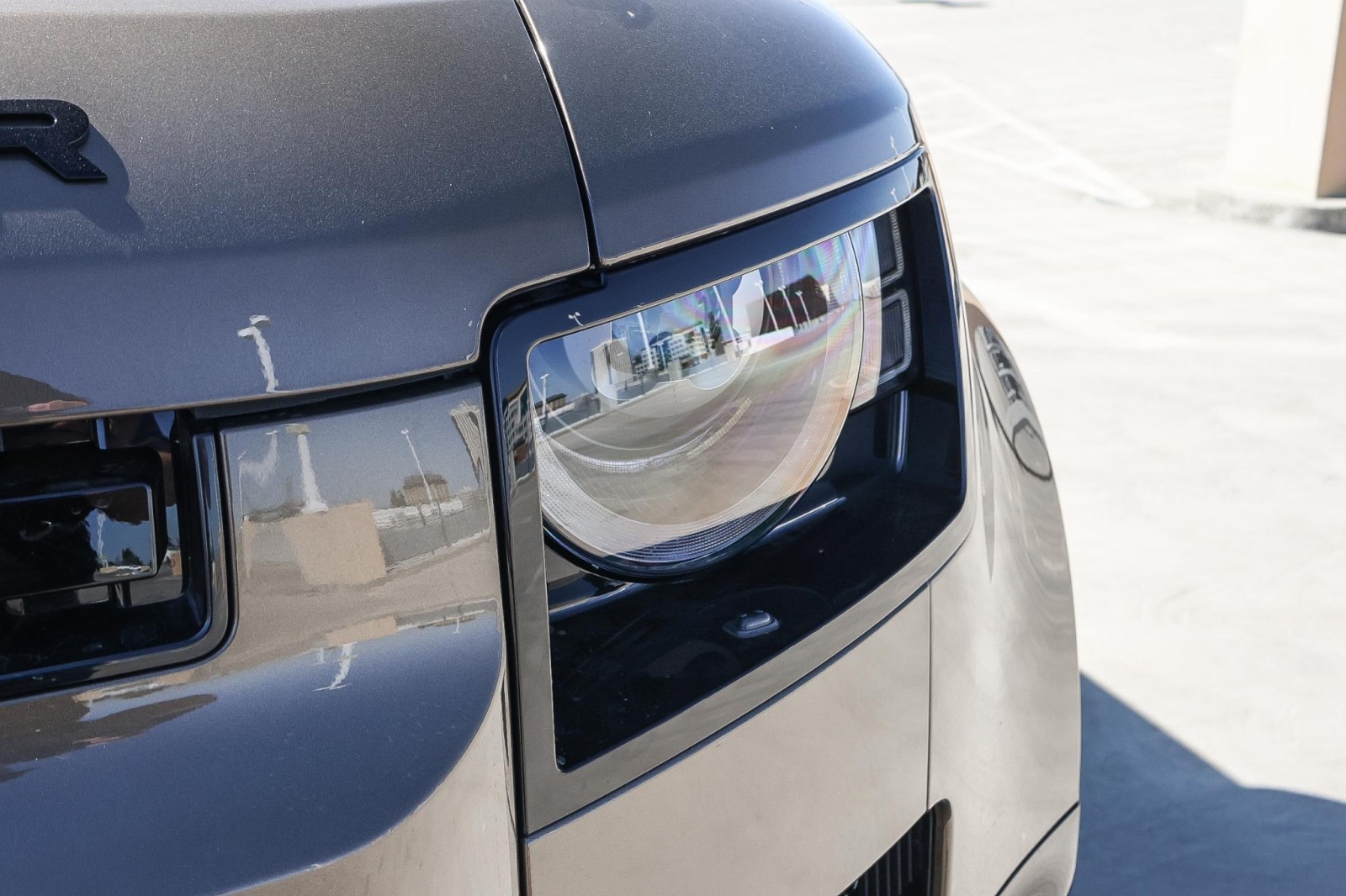 2025 Land Rover Defender 110 X-Dynamic SE photo 9
