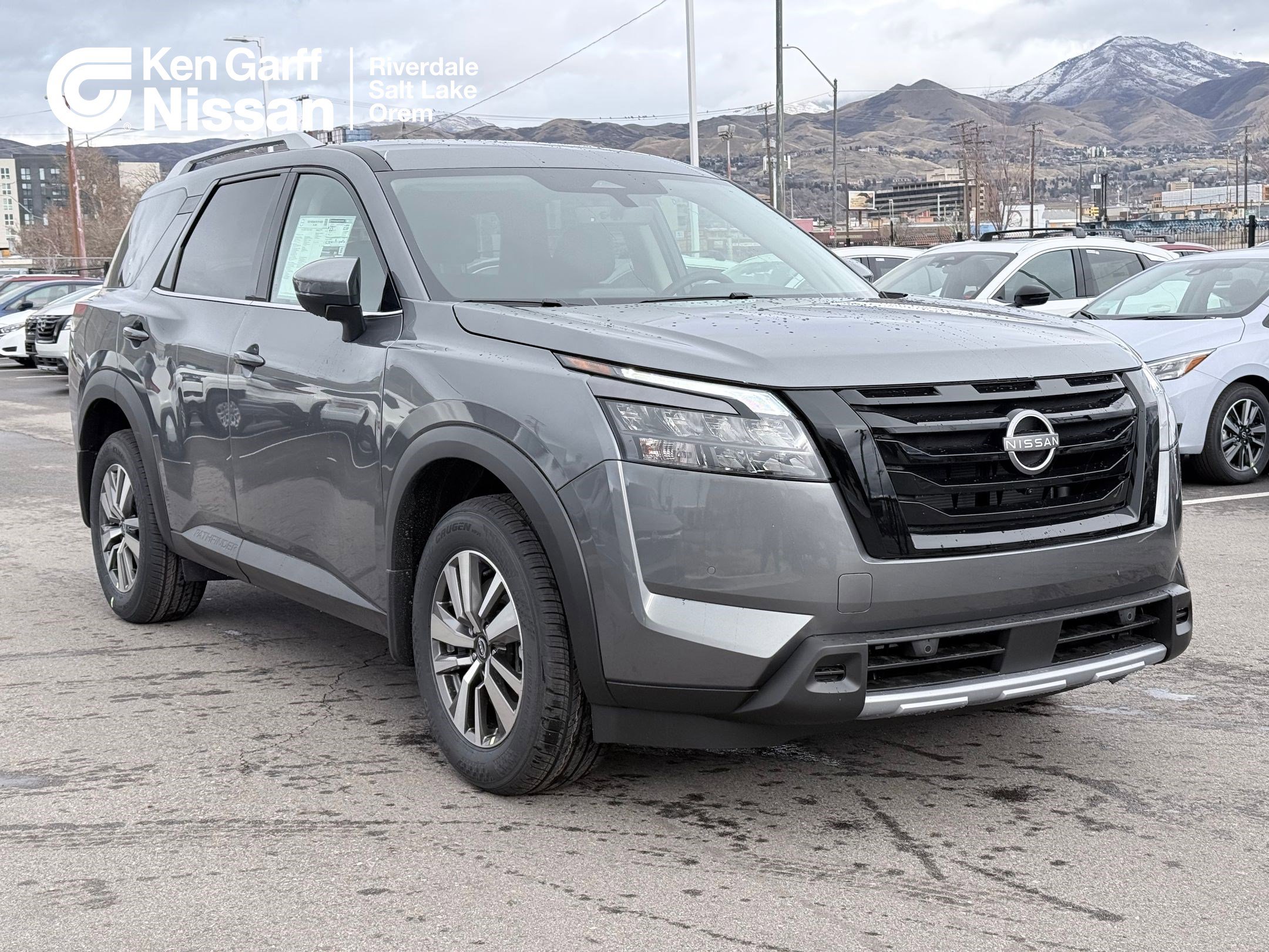 2025 Nissan Pathfinder SL's photo