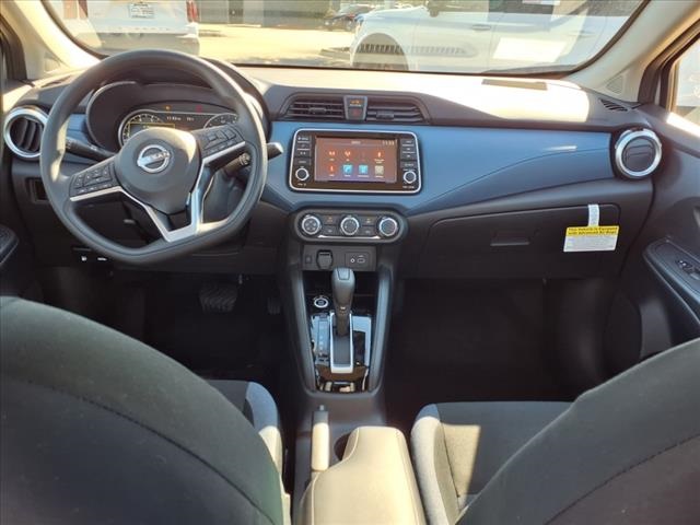 2025 Nissan Versa 1.6 SV photo 3