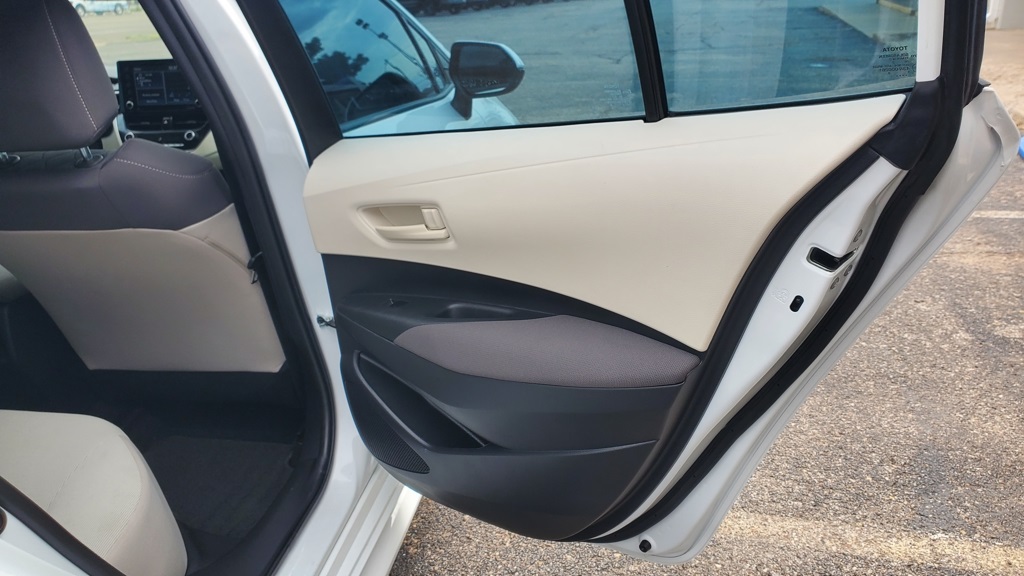 2022 Toyota Corolla LE photo 35