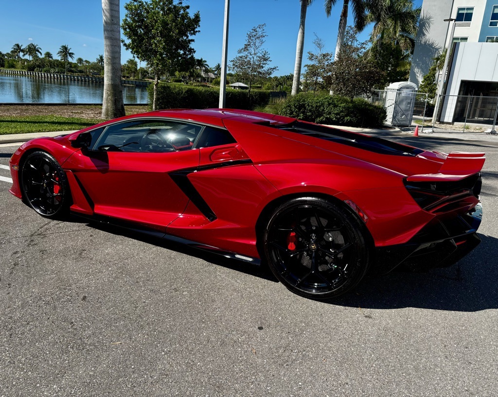 2025 Lamborghini Revuelto photo 9