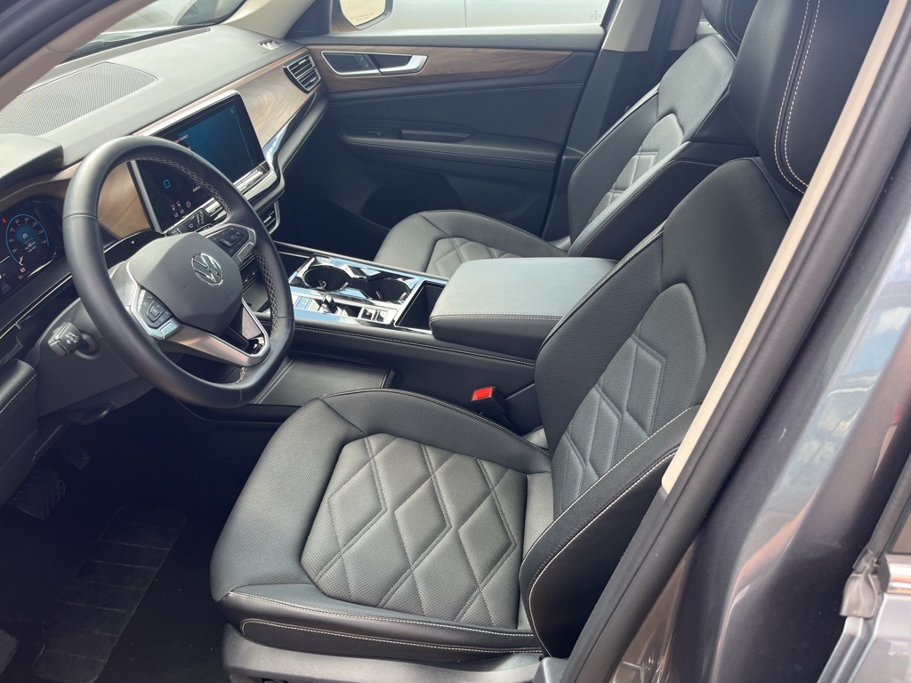 2025 Volkswagen Atlas SE Technology photo 3