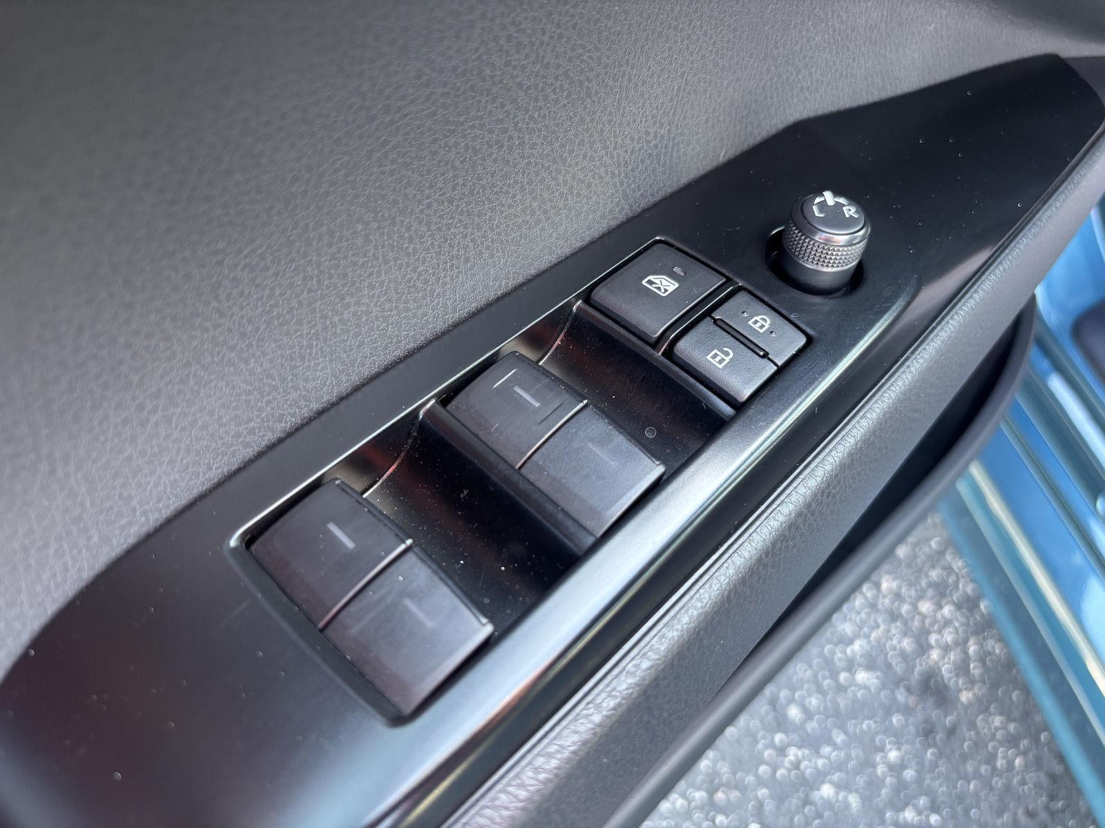 2025 Toyota Camry SE photo 13