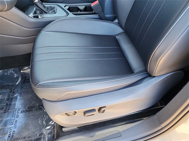 2024 Volkswagen Tiguan SE Wolfsburg Edition photo 12