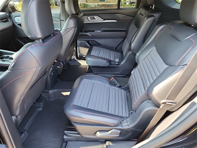 2025 Ford Explorer ST-Line photo 12