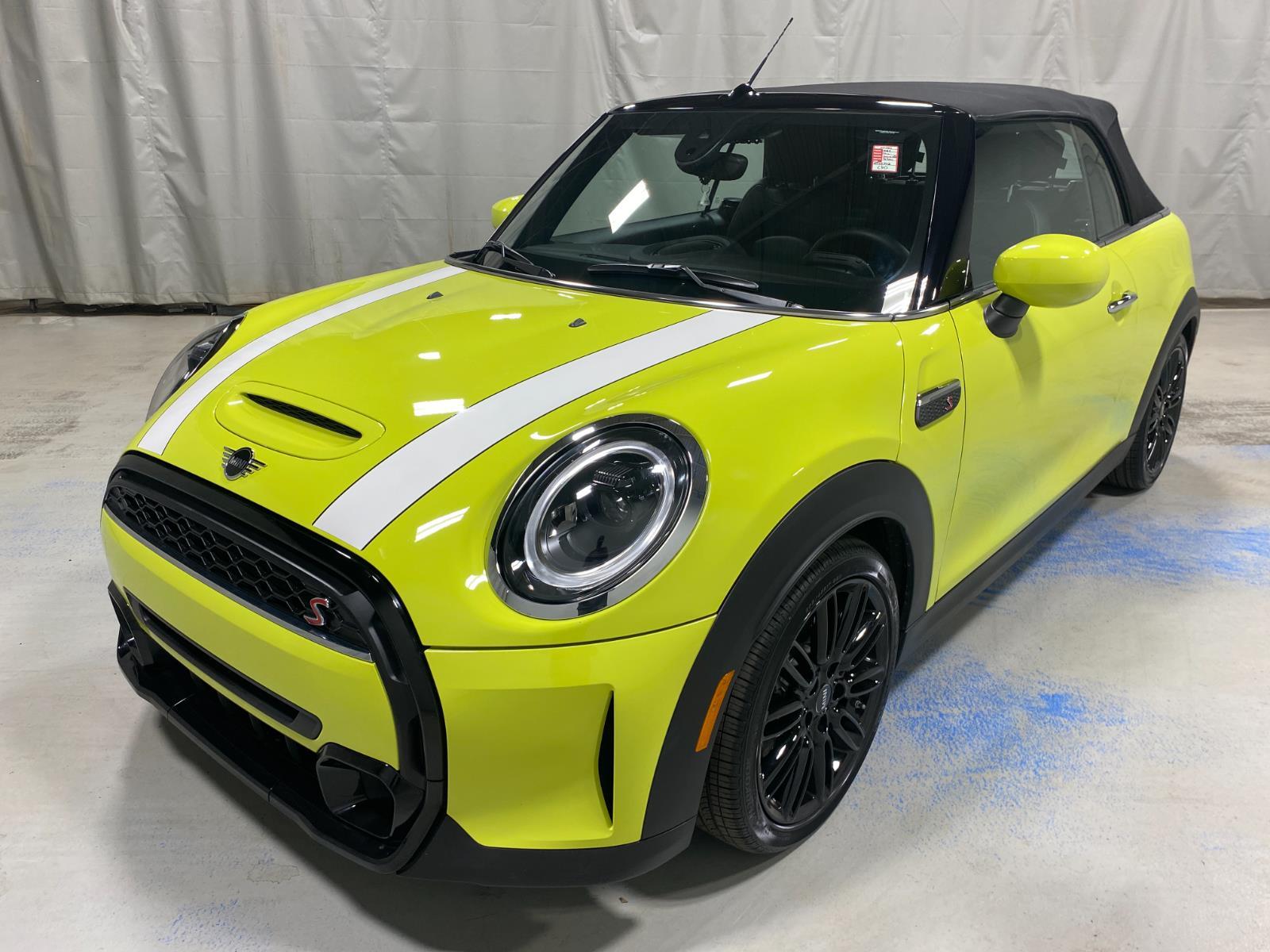 2023 MINI Convertible S's photo
