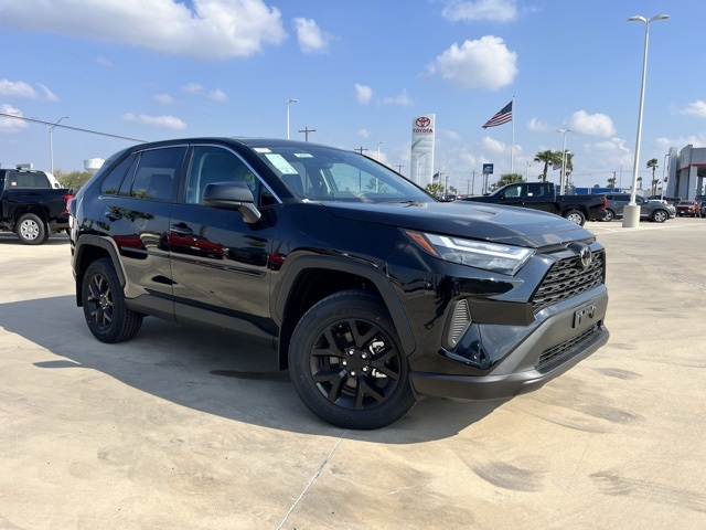 2025 Toyota RAV4 LE's photo