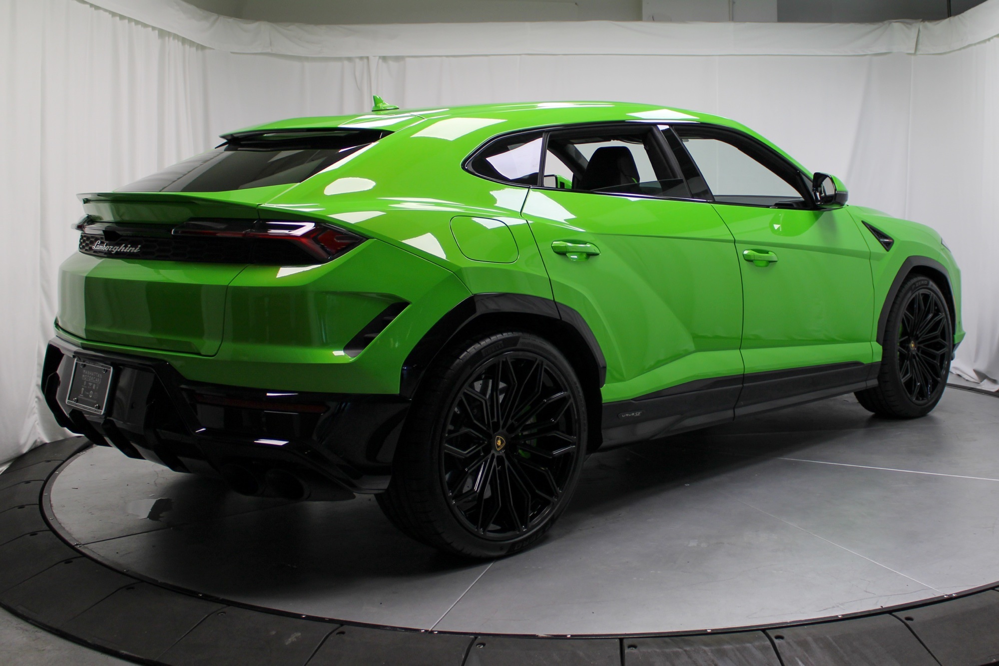 2025 Lamborghini Urus SE photo 5