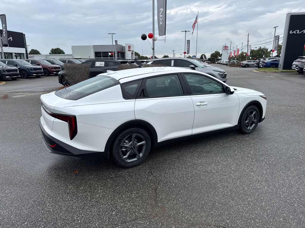 2025 Kia K4 LXS photo 3