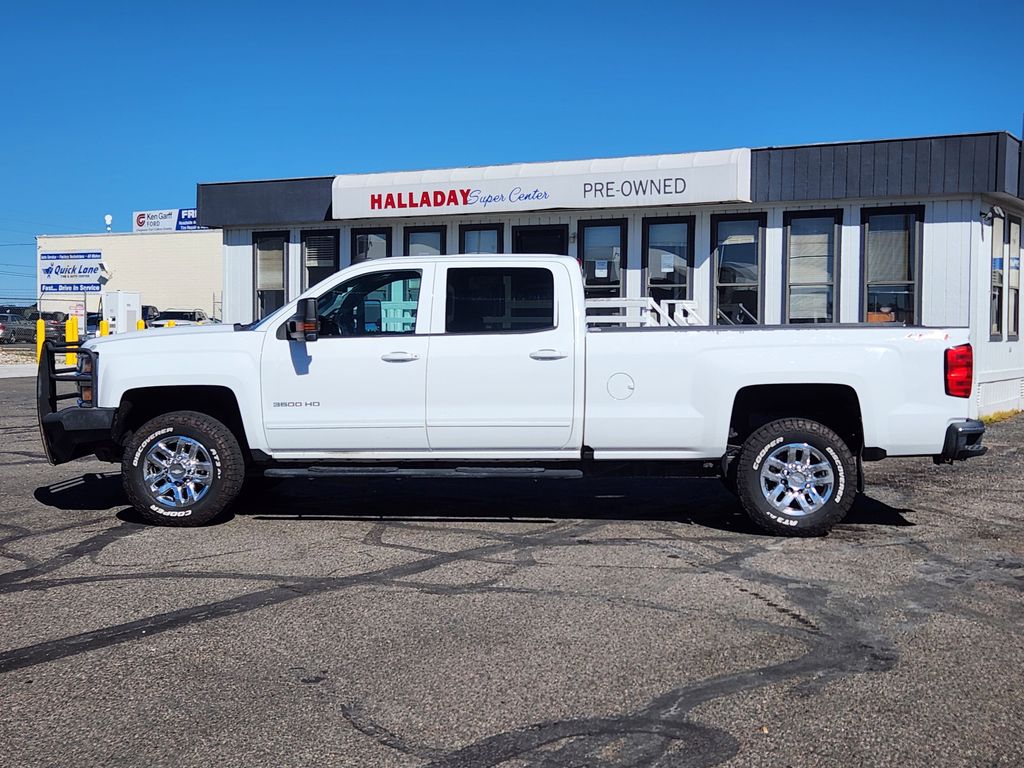 2016 Chevrolet Silverado 3500HD LT photo 2