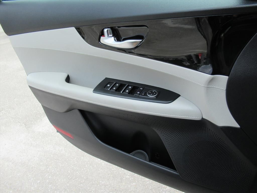 2020 Kia Forte EX photo 25