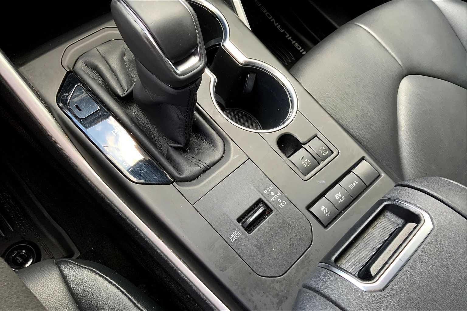 2020 Toyota Highlander Hybrid XLE photo 29