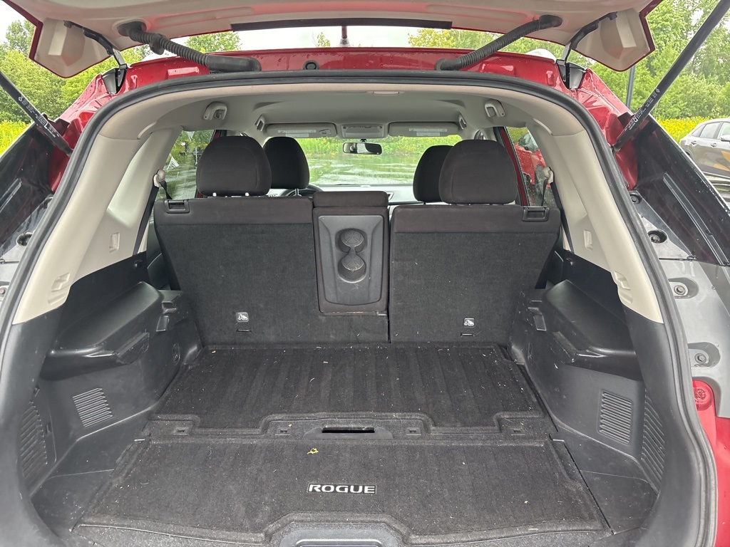 2015 Nissan Rogue SV photo 16