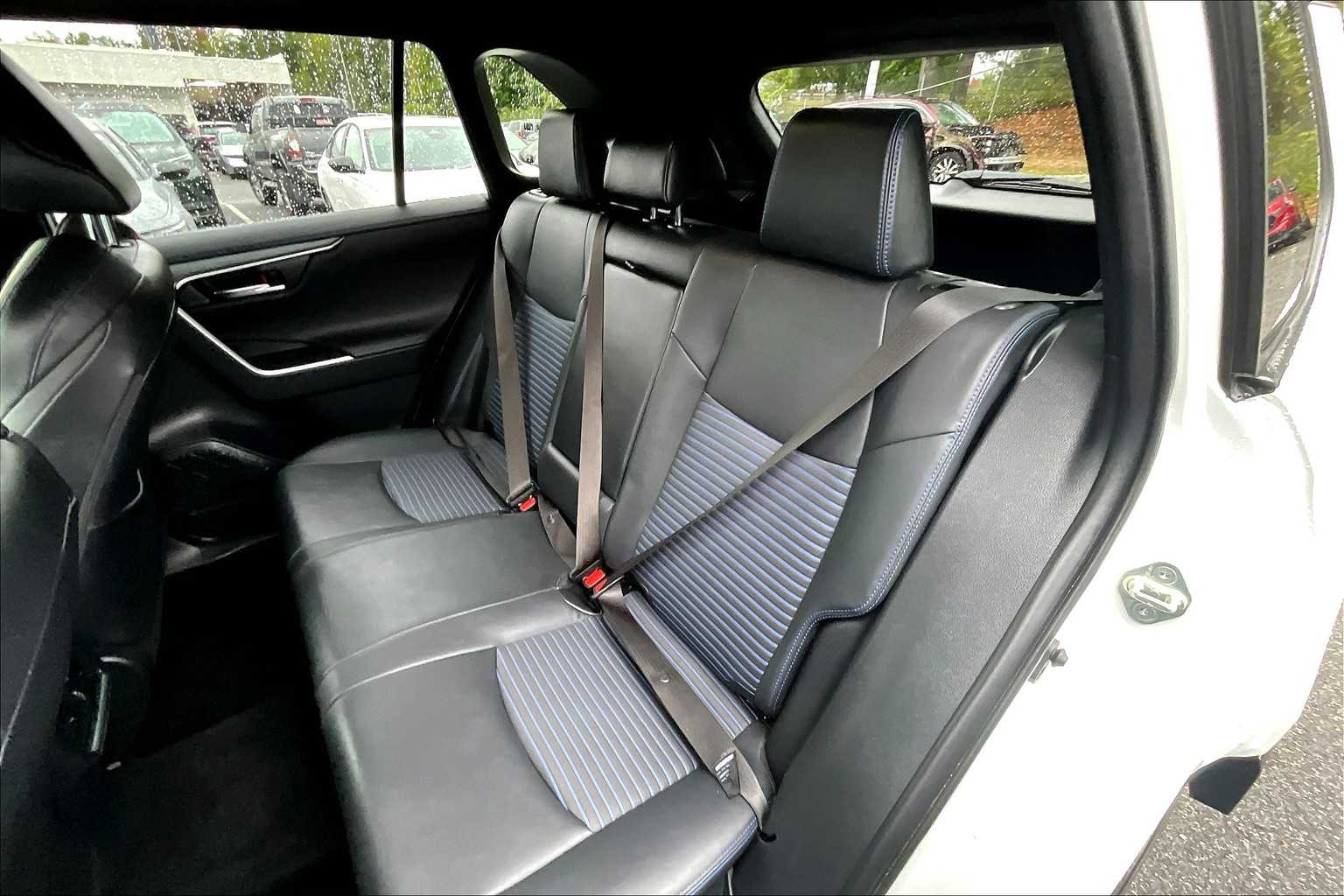 2023 Toyota RAV4 Hybrid XSE photo 16