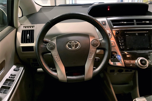 2017 Toyota Prius V Two photo 5