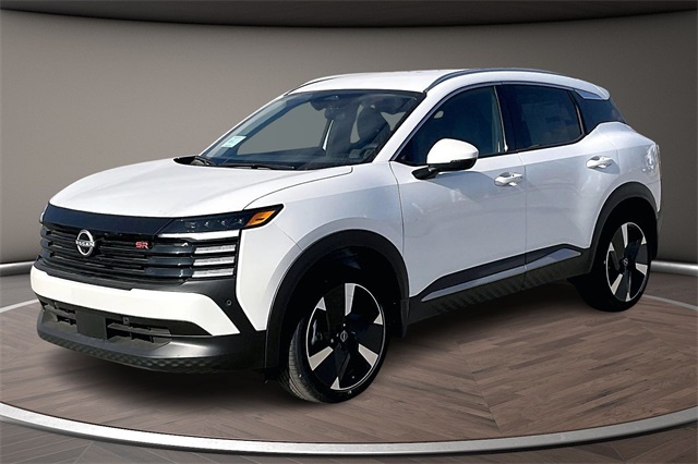 2025 Nissan Kicks SR's photo