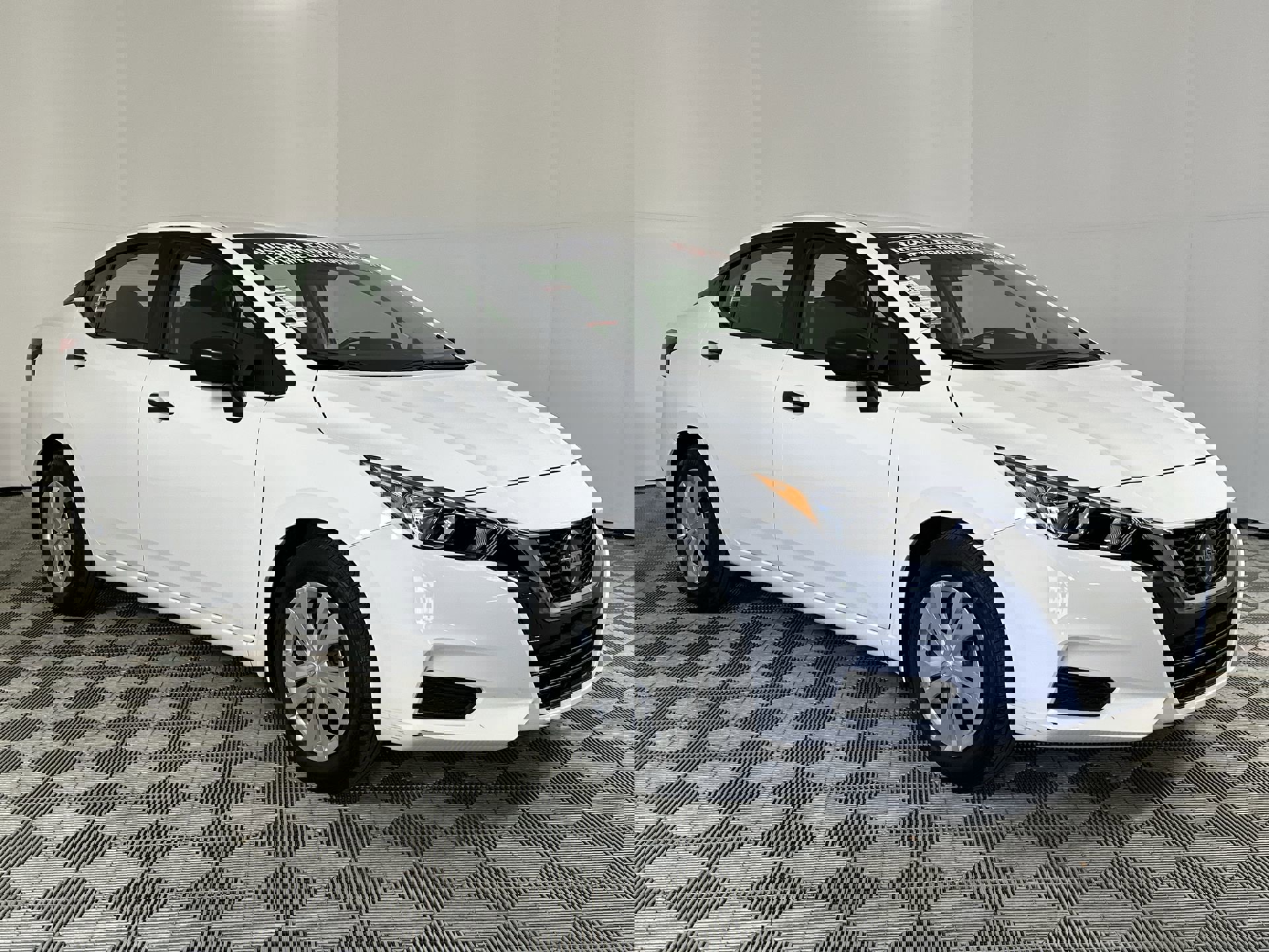 3N1CN8DV2NL858926