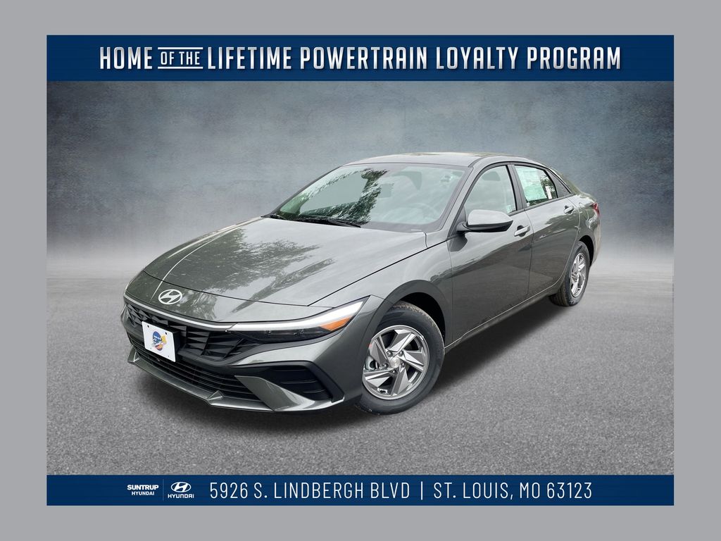 2025 Hyundai Elantra SE's photo