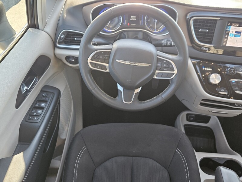 2023 Chrysler Voyager LX photo 9