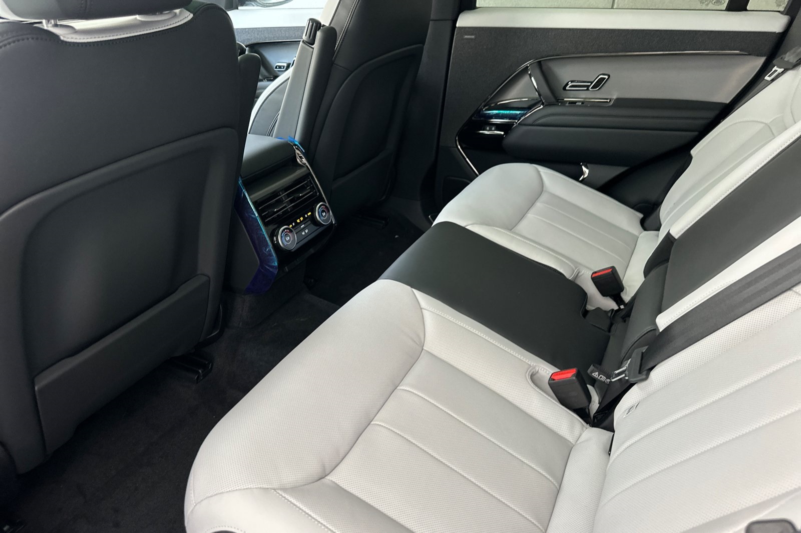 2025 Land Rover Range Rover Sport SE photo 12
