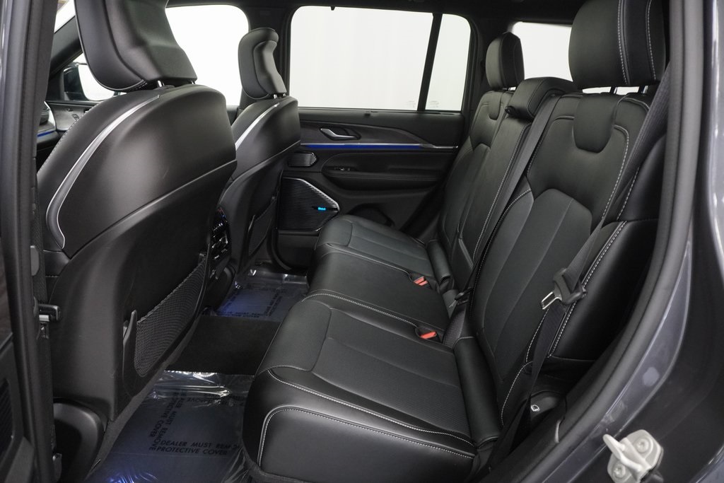 2024 Jeep Grand Cherokee Overland photo 14