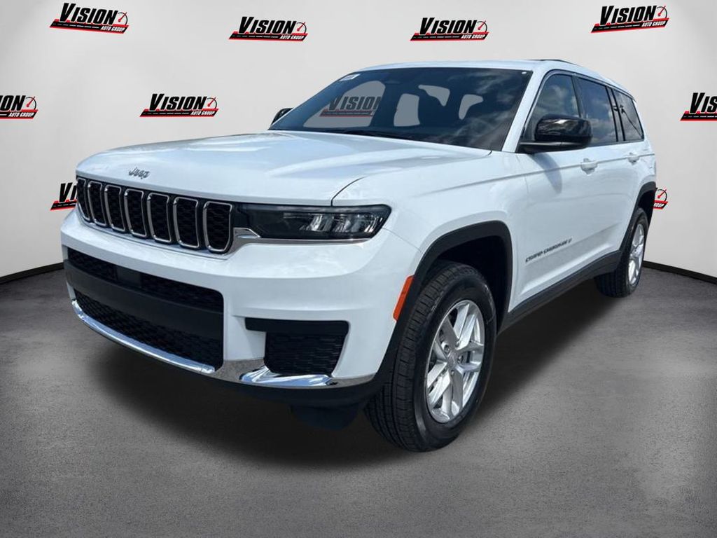2025 Jeep Grand Cherokee Laredo photo 2