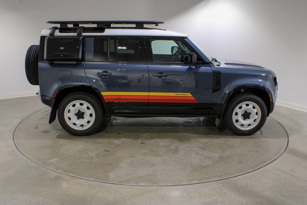 2025 Land Rover Defender 110 S photo 6