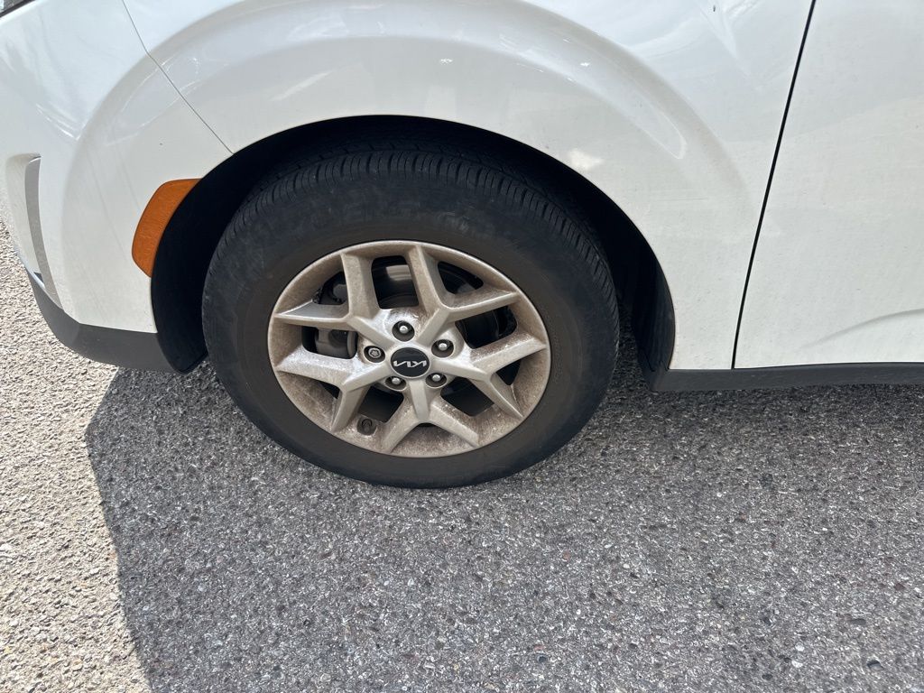 2023 Kia Soul LX photo 2