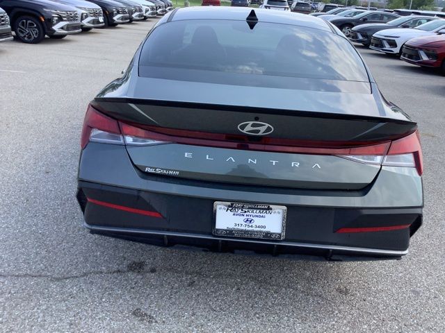 2025 Hyundai Elantra SEL Sport photo 6