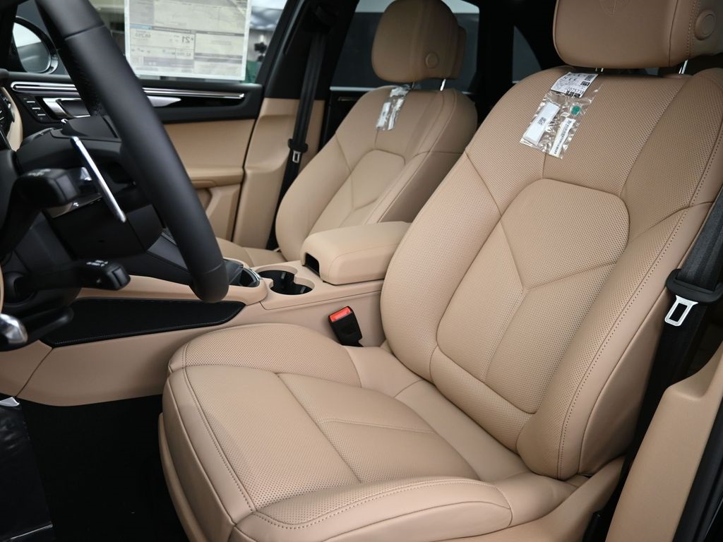 2026 Porsche Macan T photo 5