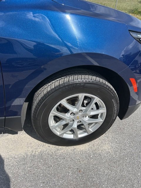2022 Chevrolet Equinox LT photo 2