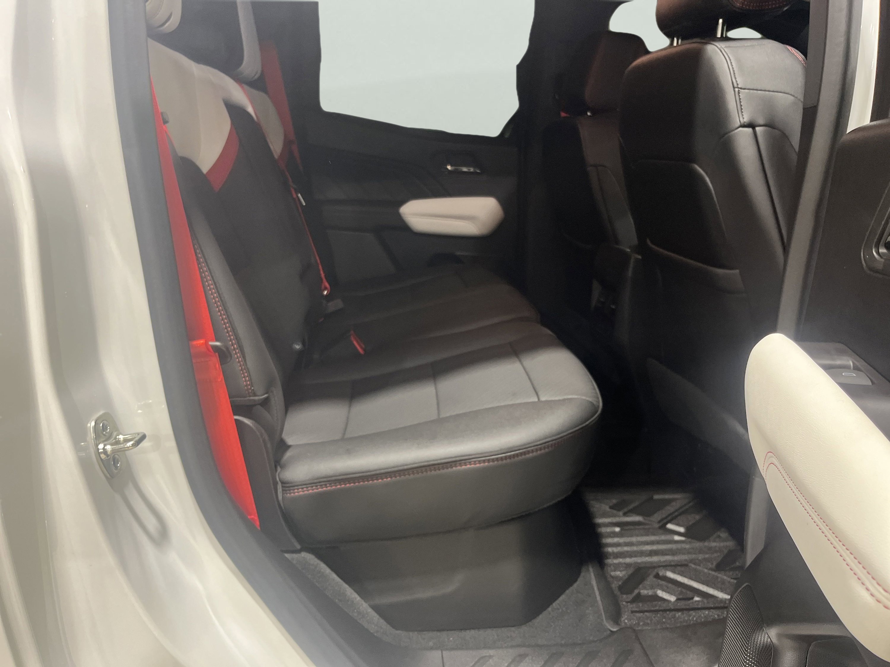 2024 Gmc Canyon AT4X photo 14