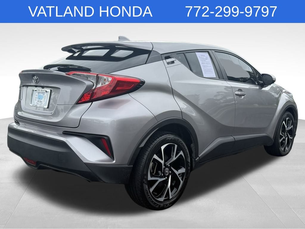 2020 Toyota C-HR XLE photo 6