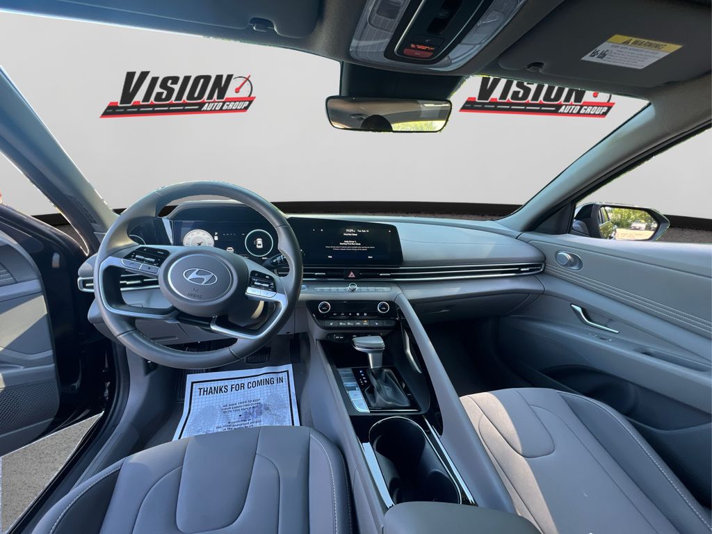 2025 Hyundai Elantra SEL Convenience photo 19