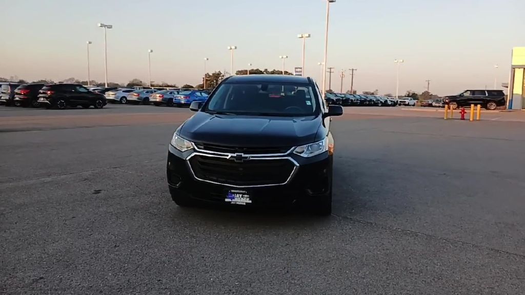 2020 Chevrolet Traverse LS photo 2