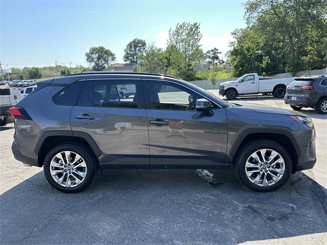 2024 Toyota RAV4 XLE Premium photo 3