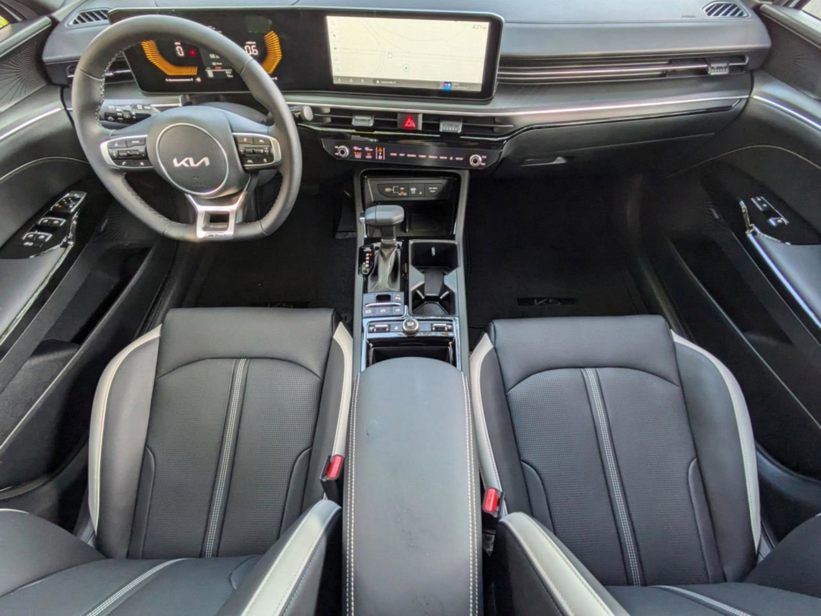 2025 Kia K5 GT-Line photo 15